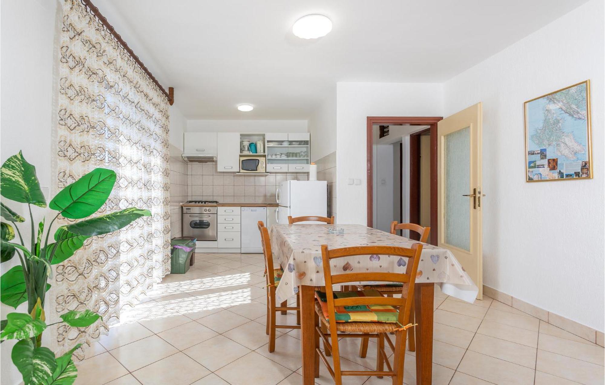 Lovely Apartment In Krk With Kitchen Brzac المظهر الخارجي الصورة